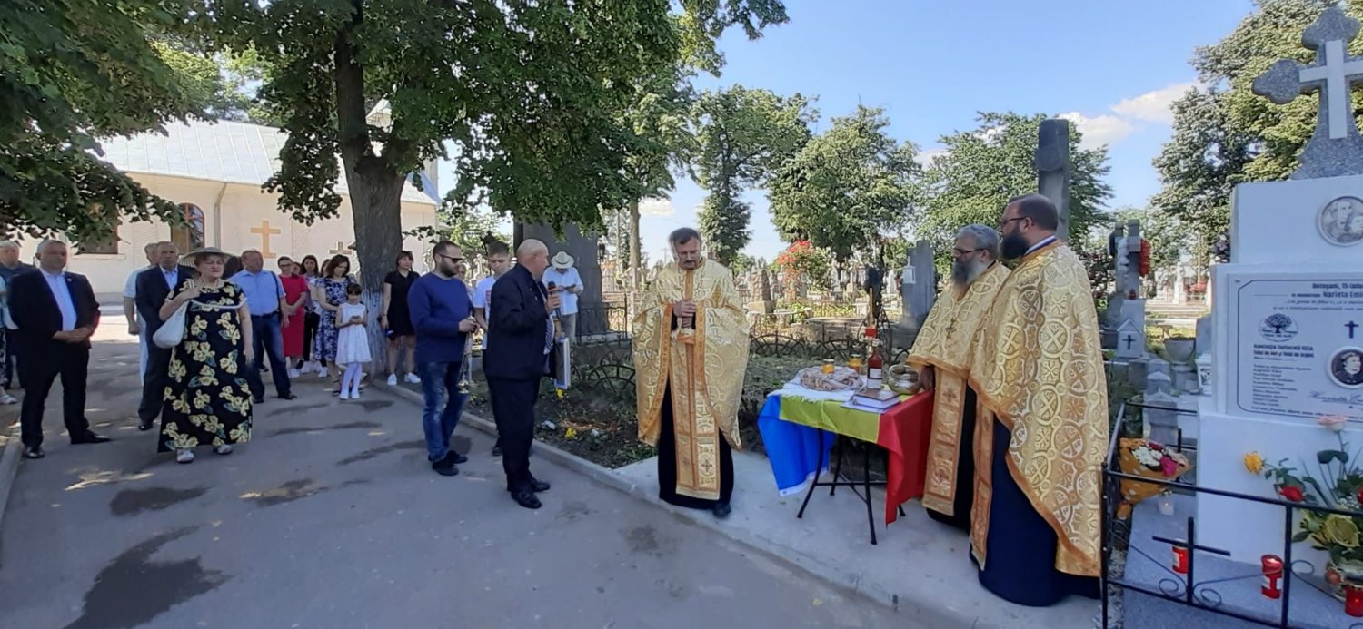 Monument dedicat Harietei Eminescu în Cimitirul Eternitatea din Botoșani 216958