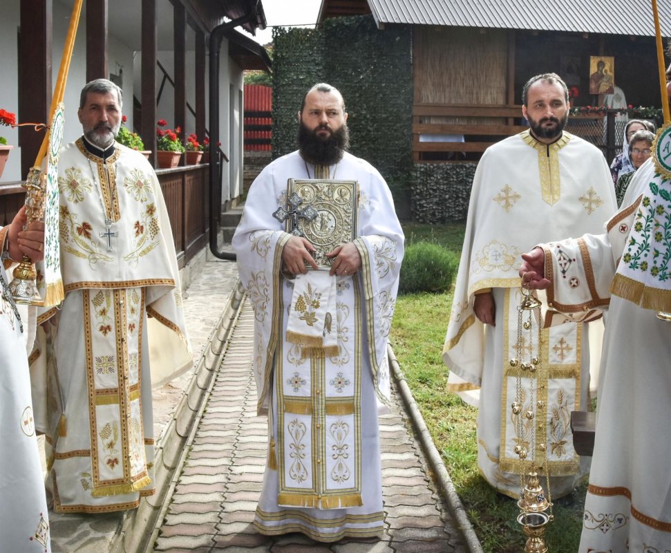 Mănăstirea Cerneți din Mehedinți și-a serbat hramul 217182