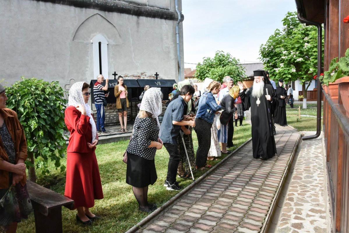 Mănăstirea Cerneți din Mehedinți și-a serbat hramul 217183