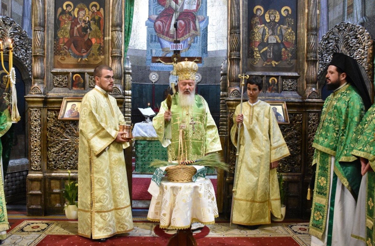 Slujire arhierească şi procesiune la Cluj‑Napoca 217223