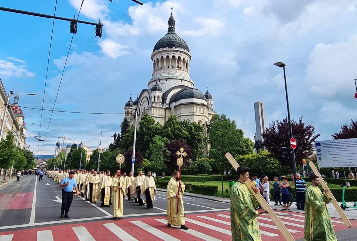 Slujire arhierească şi procesiune la Cluj‑Napoca 217228