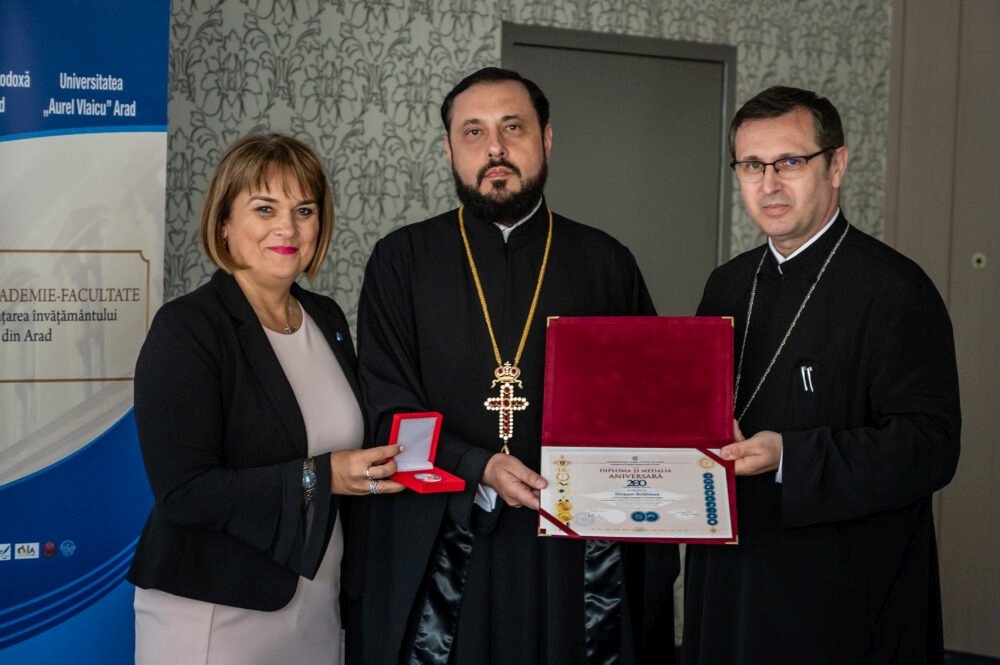 Colegiul decanilor facultăților de teologie din Patriarhia Română 217614