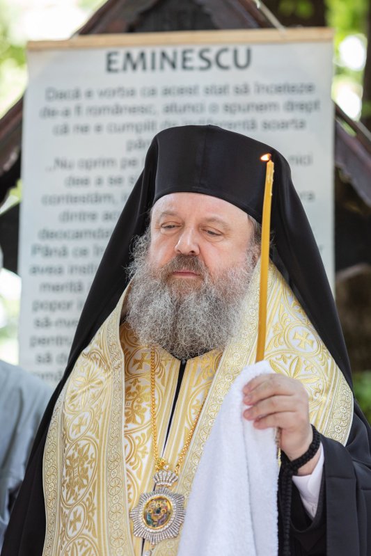 Pomenirea „poetului nepereche” la mormântul său din Bucureşti 217592