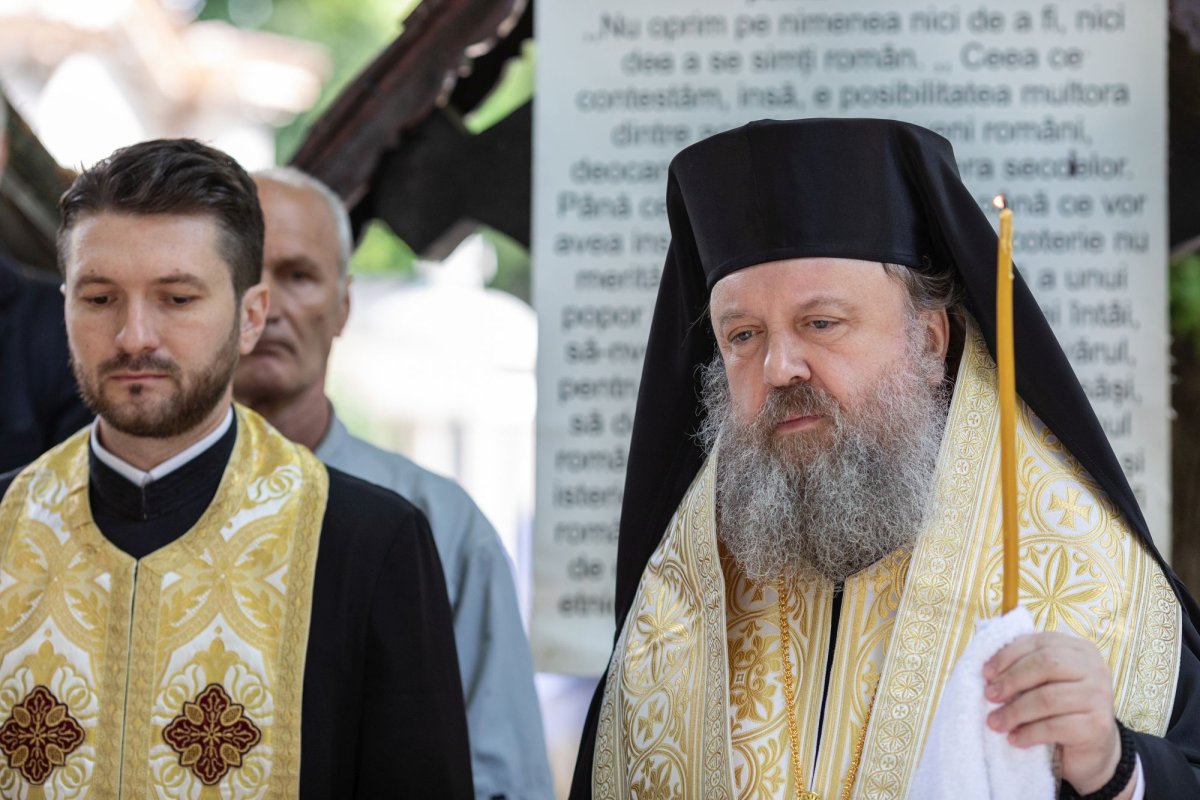 Pomenirea „poetului nepereche” la mormântul său din Bucureşti 217594