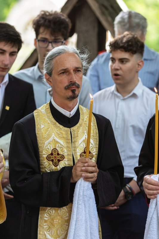 Pomenirea „poetului nepereche” la mormântul său din Bucureşti 217597