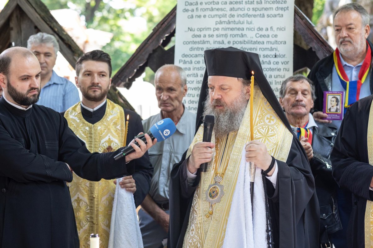 Pomenirea „poetului nepereche” la mormântul său din Bucureşti 217607