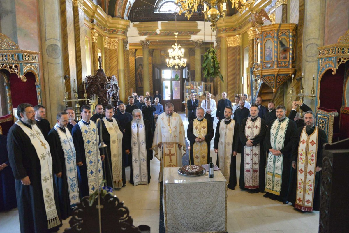 Revederea promoției 2002 a Facultății de Teologie Ortodoxă din București 217620