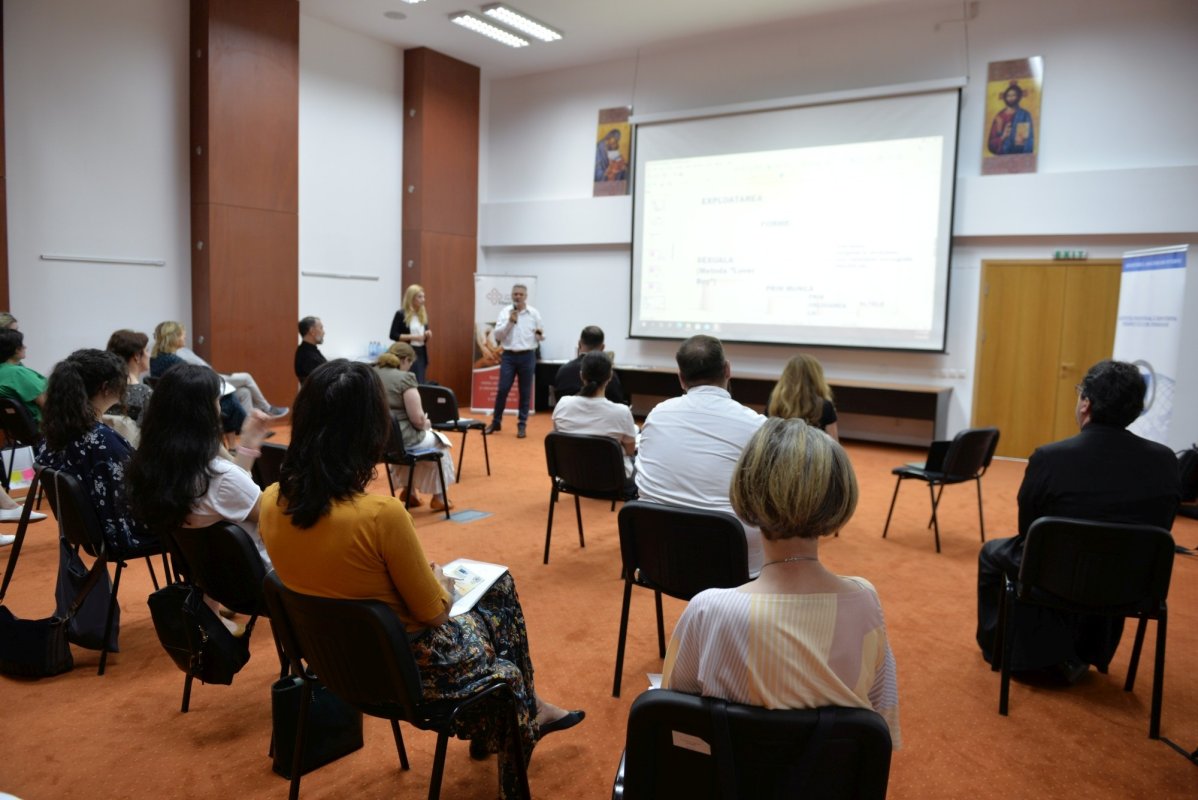 Curs de conștientizare și prevenire a traficului de persoane 217718