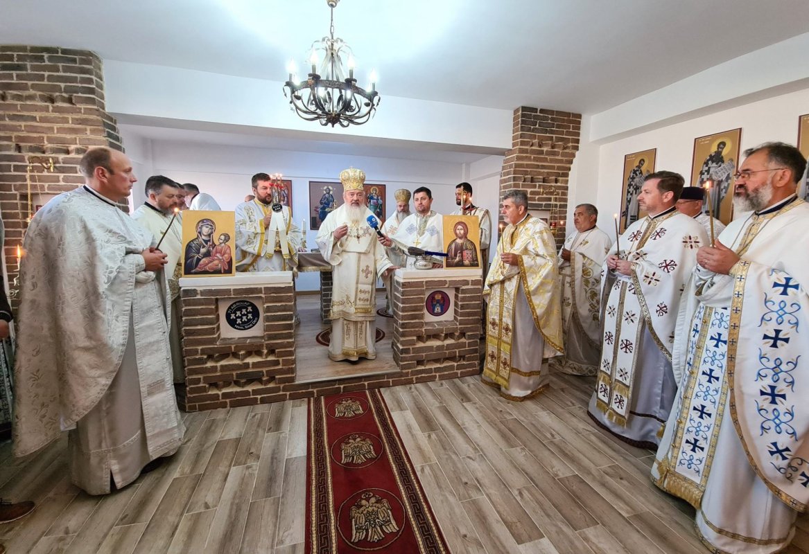 Capela Bazei 71 Aeriană din Câmpia Turzii, resfințită de trei ierarhi 217749