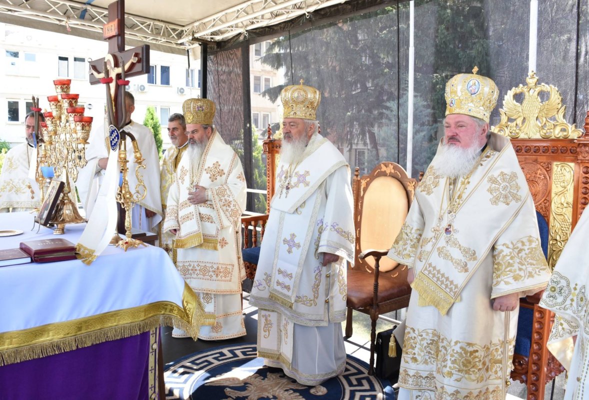 Capela Bazei 71 Aeriană din Câmpia Turzii, resfințită de trei ierarhi 217750