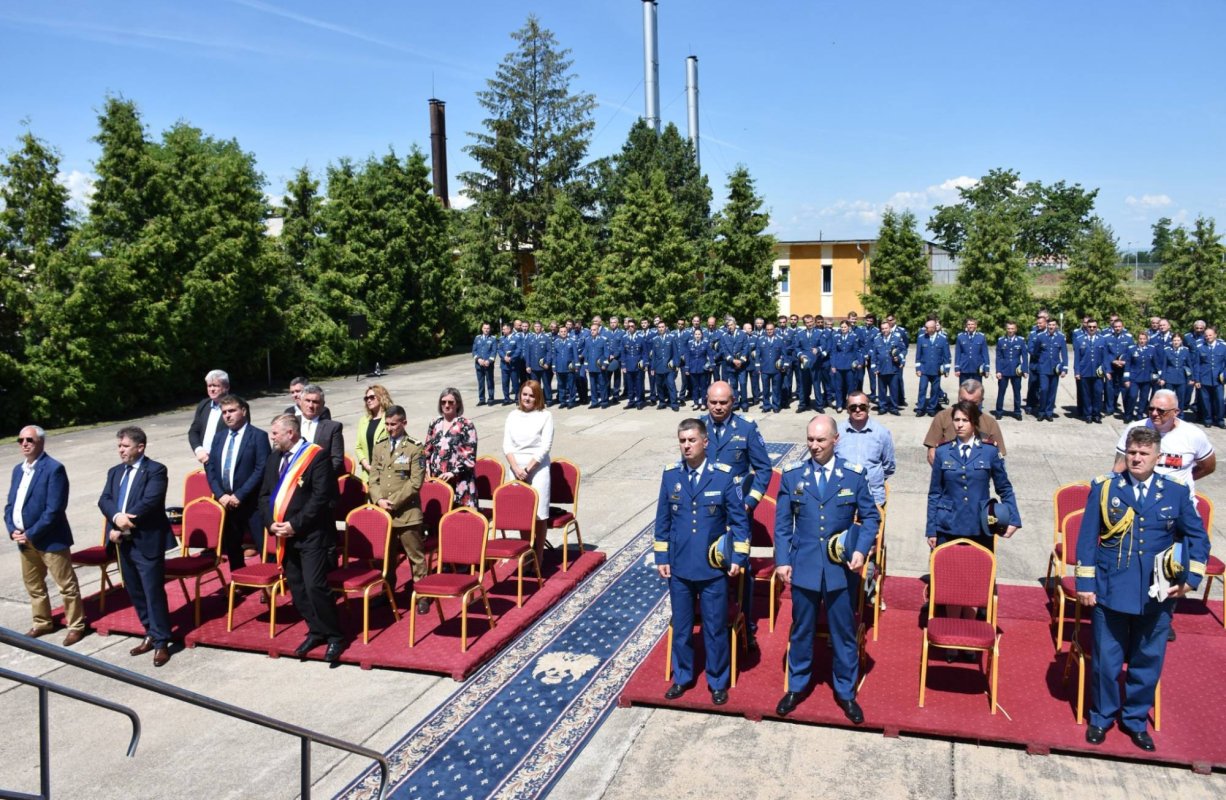 Capela Bazei 71 Aeriană din Câmpia Turzii, resfințită de trei ierarhi 217751