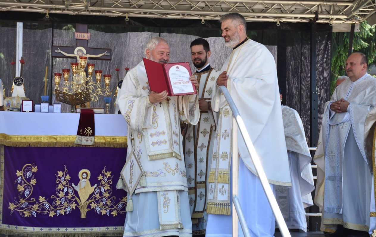 Capela Bazei 71 Aeriană din Câmpia Turzii, resfințită de trei ierarhi 217752