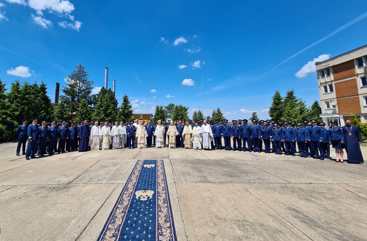 Capela Bazei 71 Aeriană din Câmpia Turzii, resfințită de trei ierarhi 217754