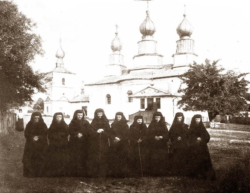 Rugăciuni de pomenire  în mireasma florilor de tei 217708