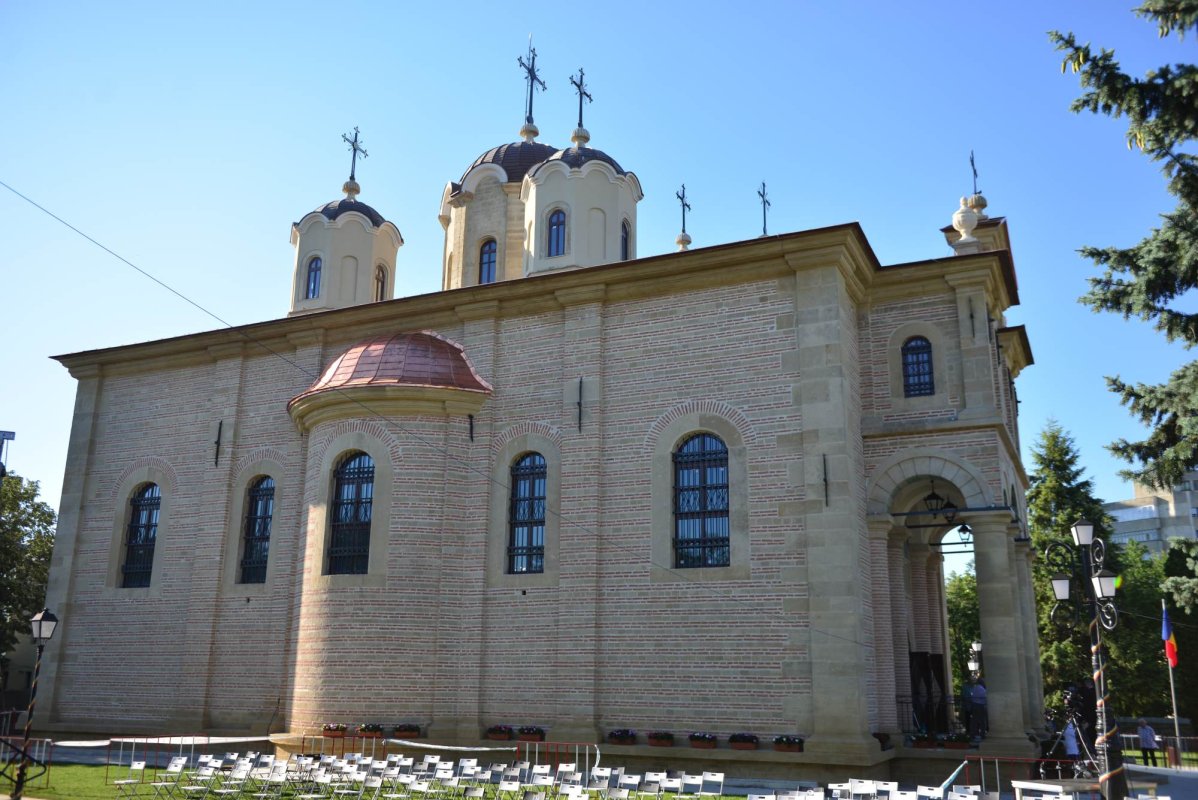 Moment istoric, la Iași: În Duminica Tuturor Sfinților, Biserica Bărboi a primit haină luminoasă 217936