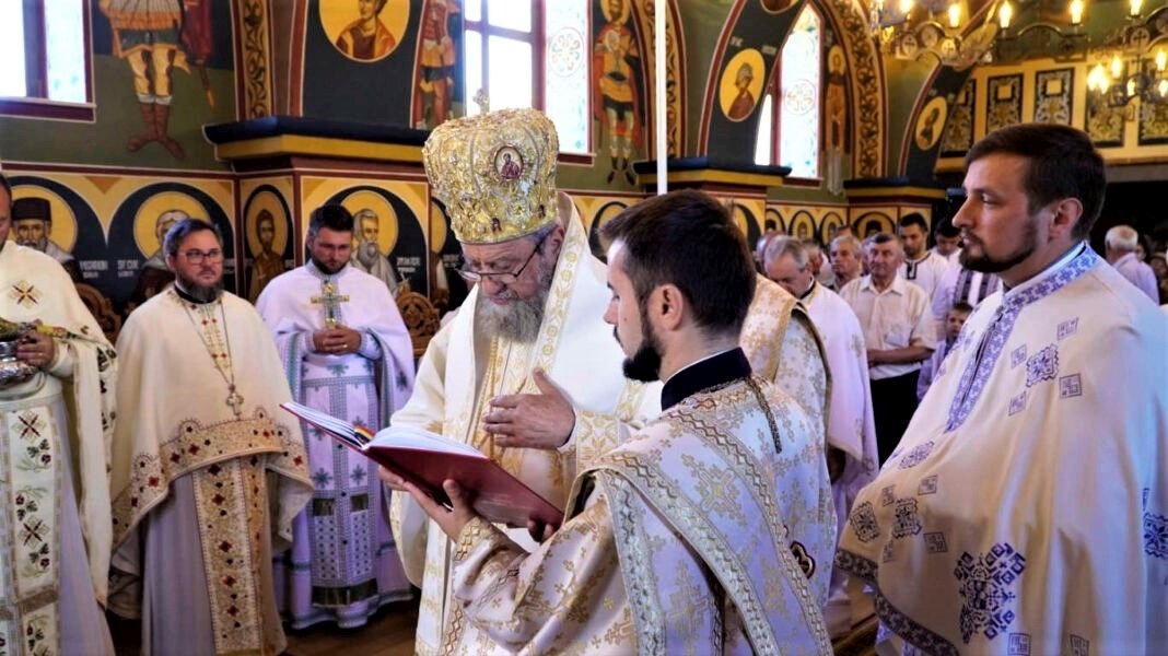 Pictura bisericii din Şoarş, judeţul Braşov, a fost sfinţită 217909