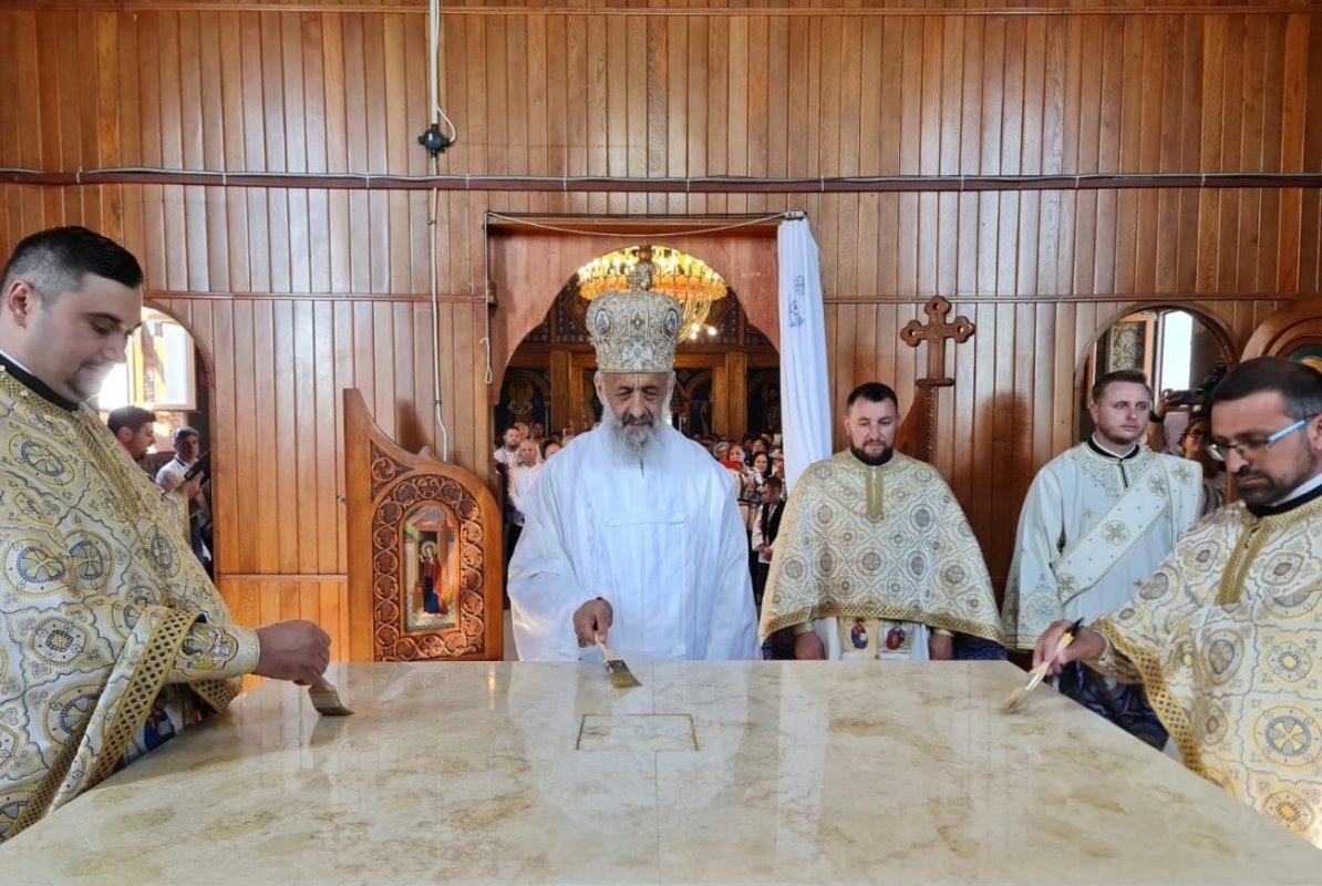 Târnosirea bisericii din Parohia Solovăstru, Protopopiatul Reghin 217922