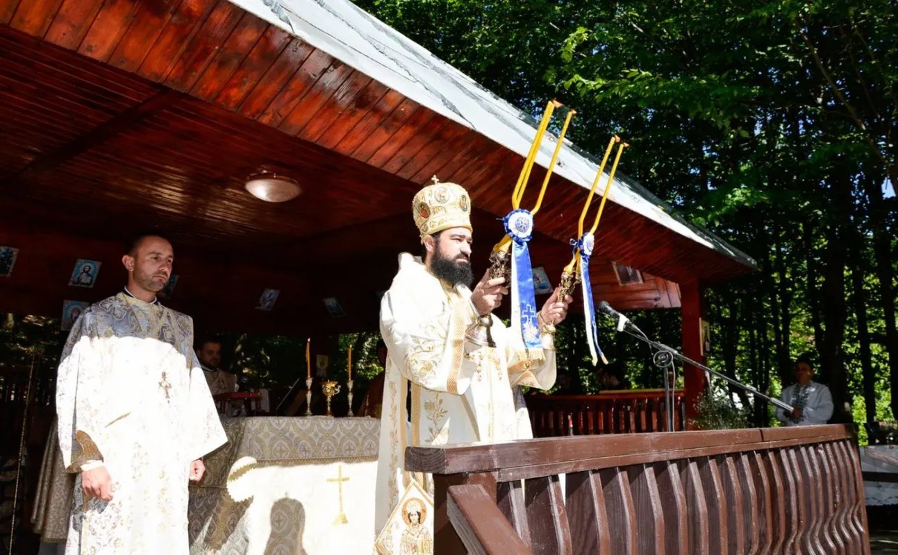 Hram la Schitul Suseni-Colț, Hunedoara 218039