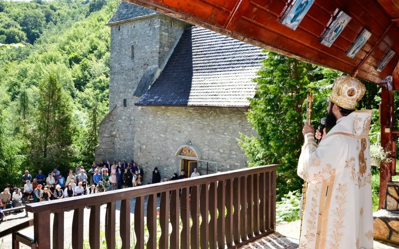 Hram la Schitul Suseni-Colț, Hunedoara 218040