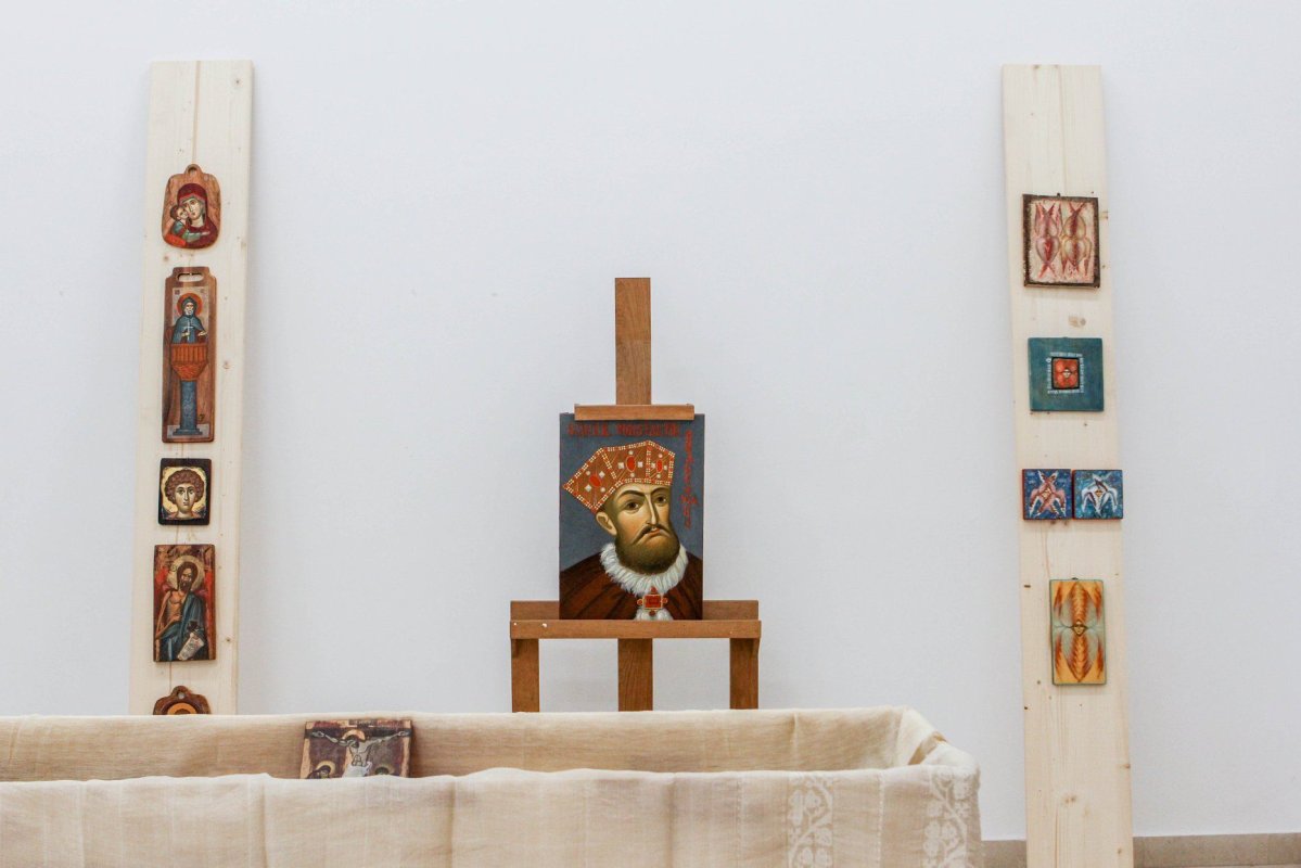 „Mir și borangic” - verigă  între icoană şi portul popular 218002