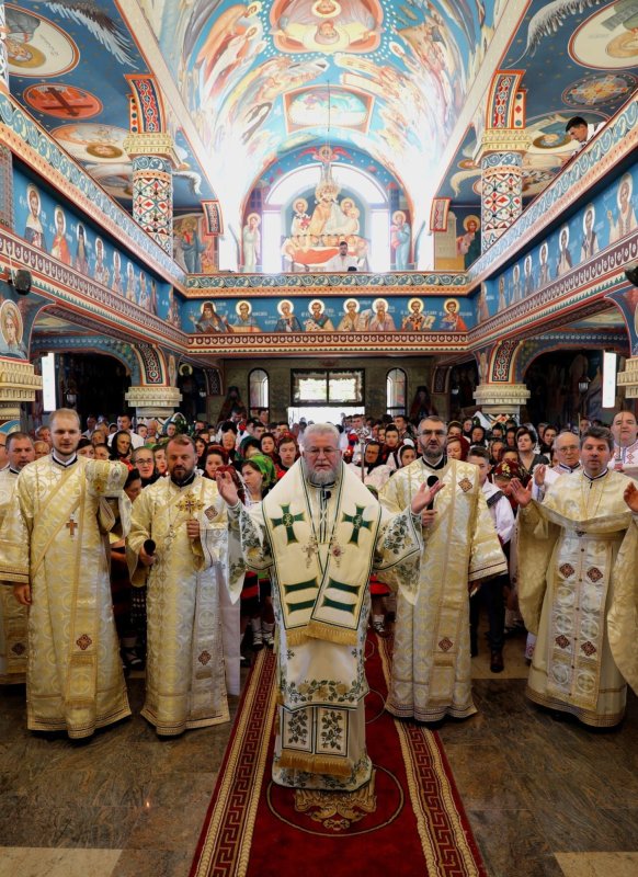 Târnosirea bisericii din Şugatag, Maramureş 218030