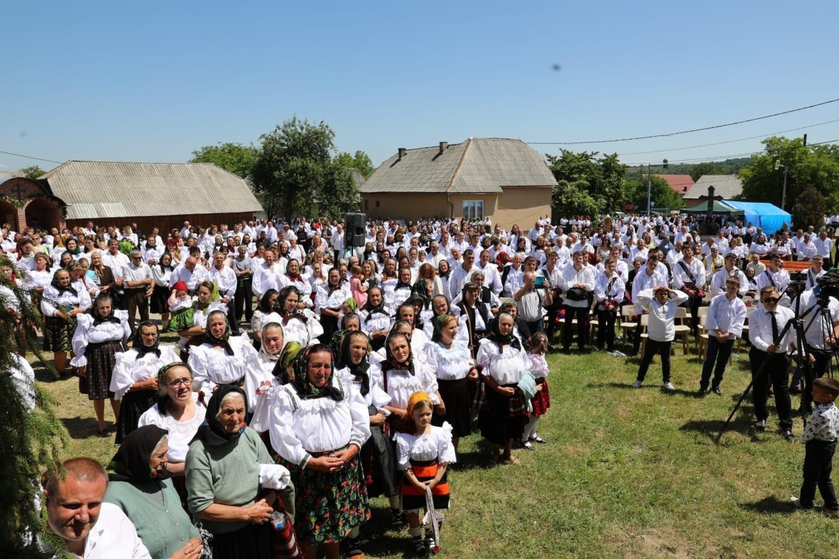 Târnosirea bisericii din Şugatag, Maramureş 218033