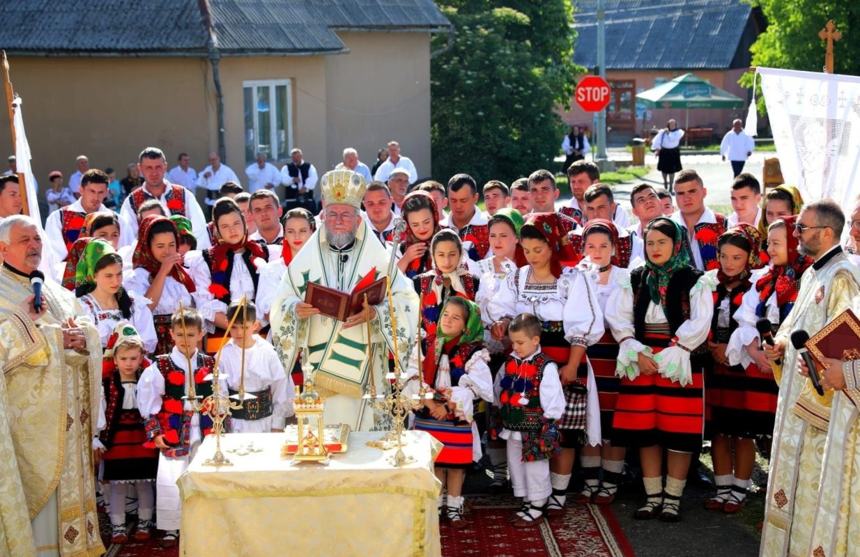 Târnosirea bisericii din Şugatag, Maramureş 218035