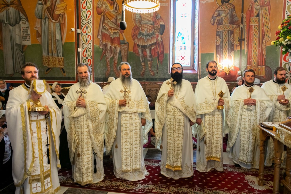 Hramul Mănăstirii „Duminica Sfinților Români” 218608