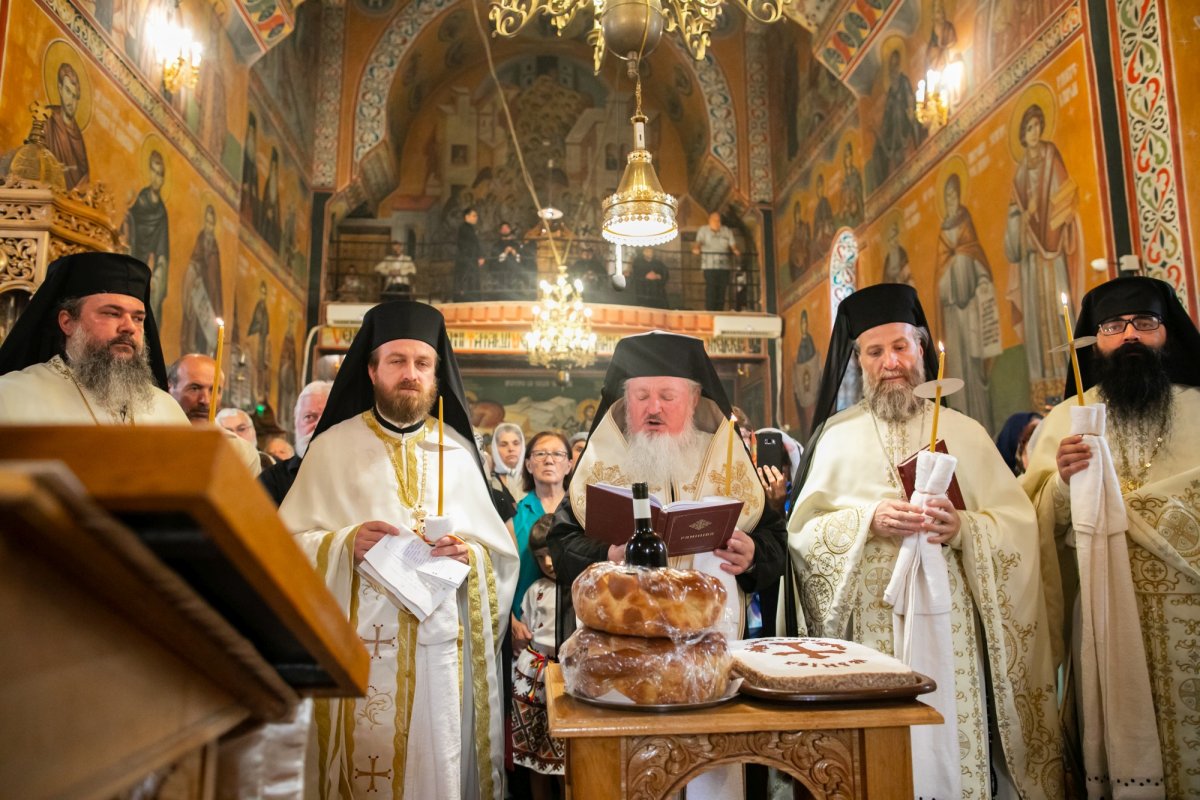 Hramul Mănăstirii „Duminica Sfinților Români” 218616