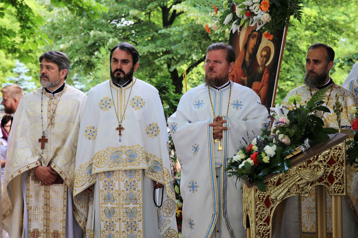 Sfinții Români, cinstiți de ieșeni la hramul Mănăstirii Bucium 218625