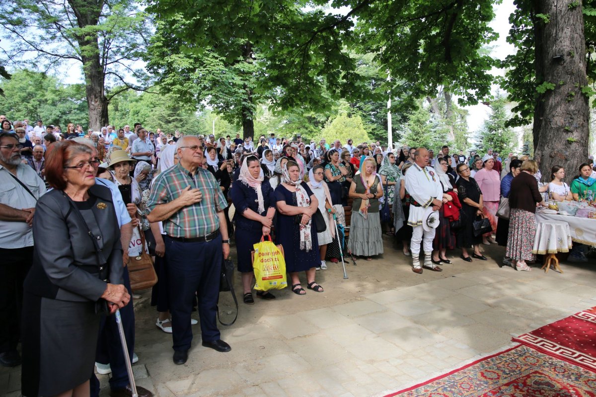 Sfinții Români, cinstiți de ieșeni la hramul Mănăstirii Bucium 218627