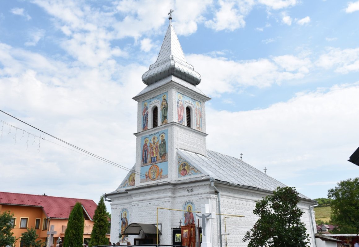 „Sfinţii Trei Ierarhi” din Iaşi, model de inspiraţie pentru biserica parohiei clujene Petrești 218724