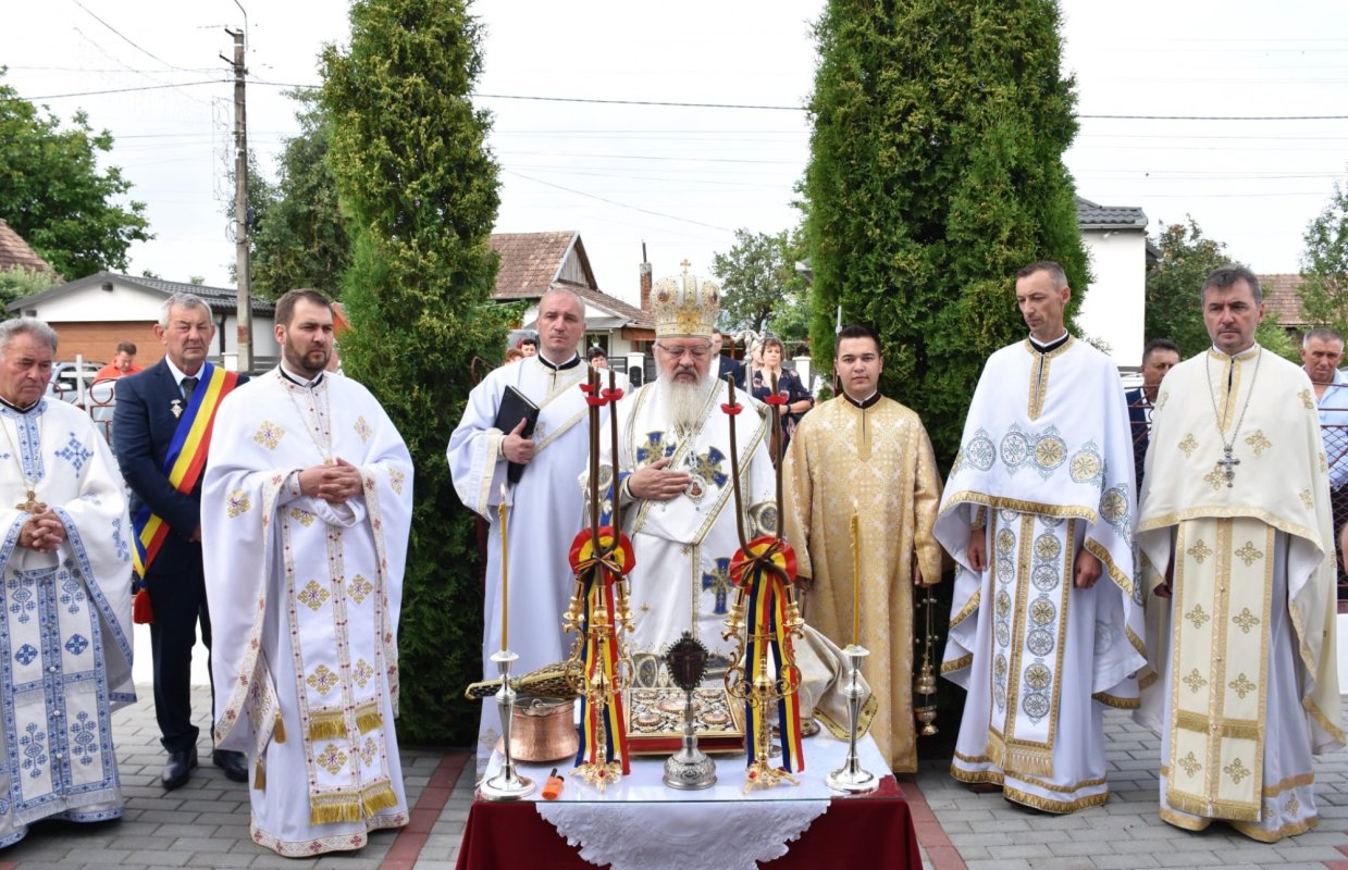 „Sfinţii Trei Ierarhi” din Iaşi, model de inspiraţie pentru biserica parohiei clujene Petrești 218727