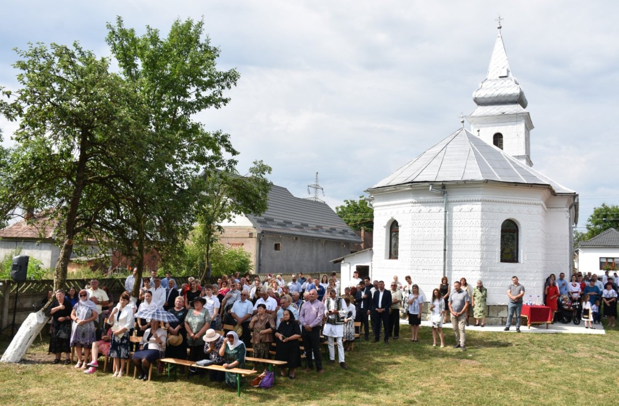 „Sfinţii Trei Ierarhi” din Iaşi, model de inspiraţie pentru biserica parohiei clujene Petrești 218728