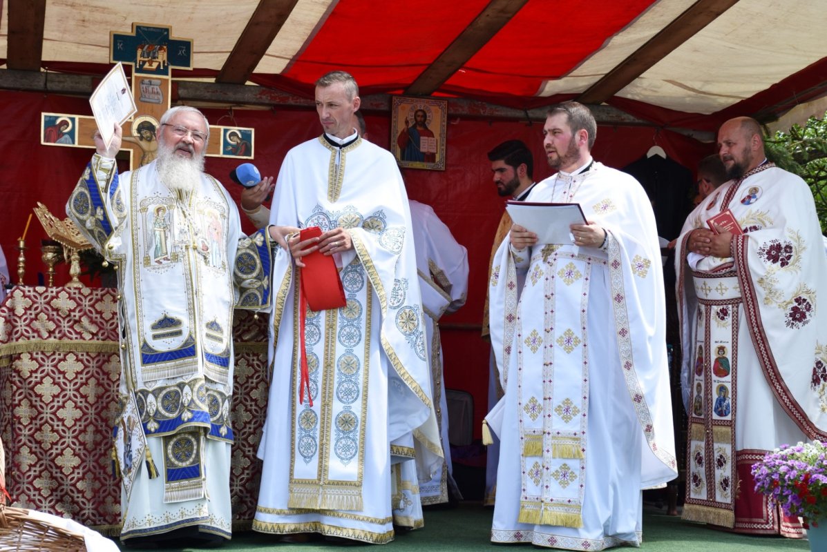 „Sfinţii Trei Ierarhi” din Iaşi, model de inspiraţie pentru biserica parohiei clujene Petrești 218729