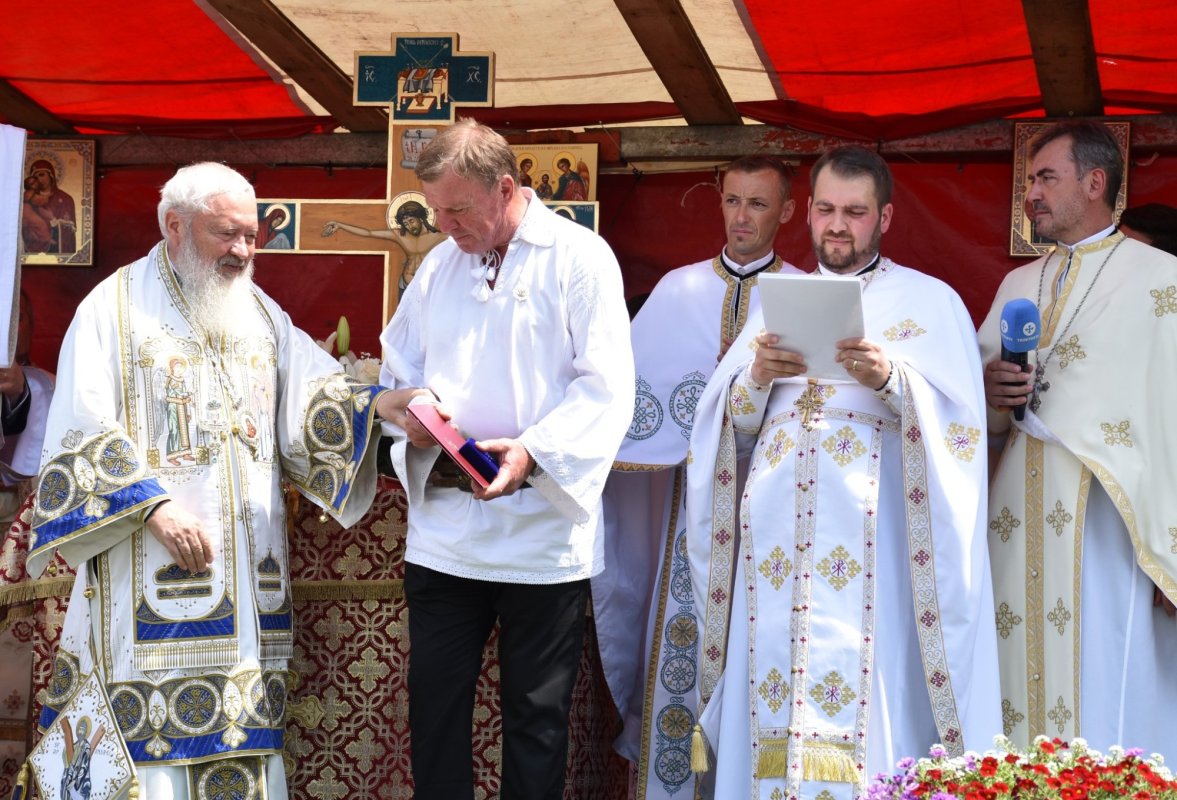 „Sfinţii Trei Ierarhi” din Iaşi, model de inspiraţie pentru biserica parohiei clujene Petrești 218730