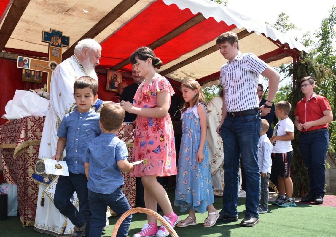 „Sfinţii Trei Ierarhi” din Iaşi, model de inspiraţie pentru biserica parohiei clujene Petrești 218731