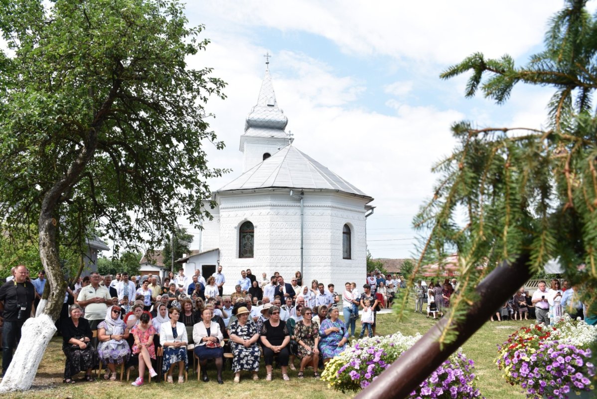 „Sfinţii Trei Ierarhi” din Iaşi, model de inspiraţie pentru biserica parohiei clujene Petrești 218732