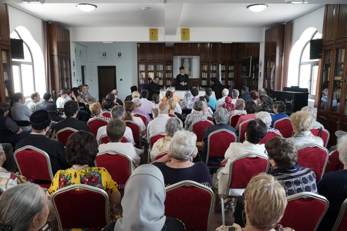 Conferinţă şi lansare de carte la Parohia „Înălţarea Domnului” din Galaţi 218845
