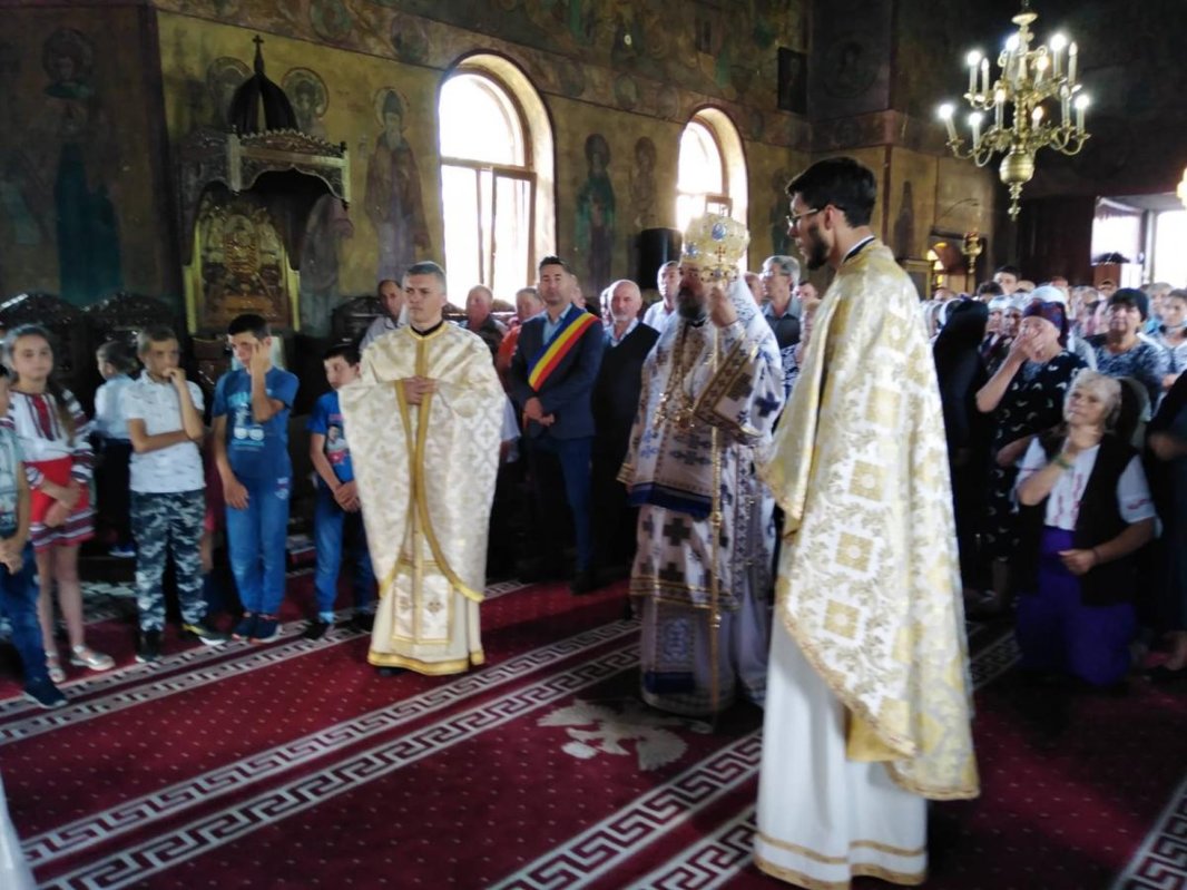 Binecuvântare arhierească pentru credincioșii din Boroșoaia, Iași 218955