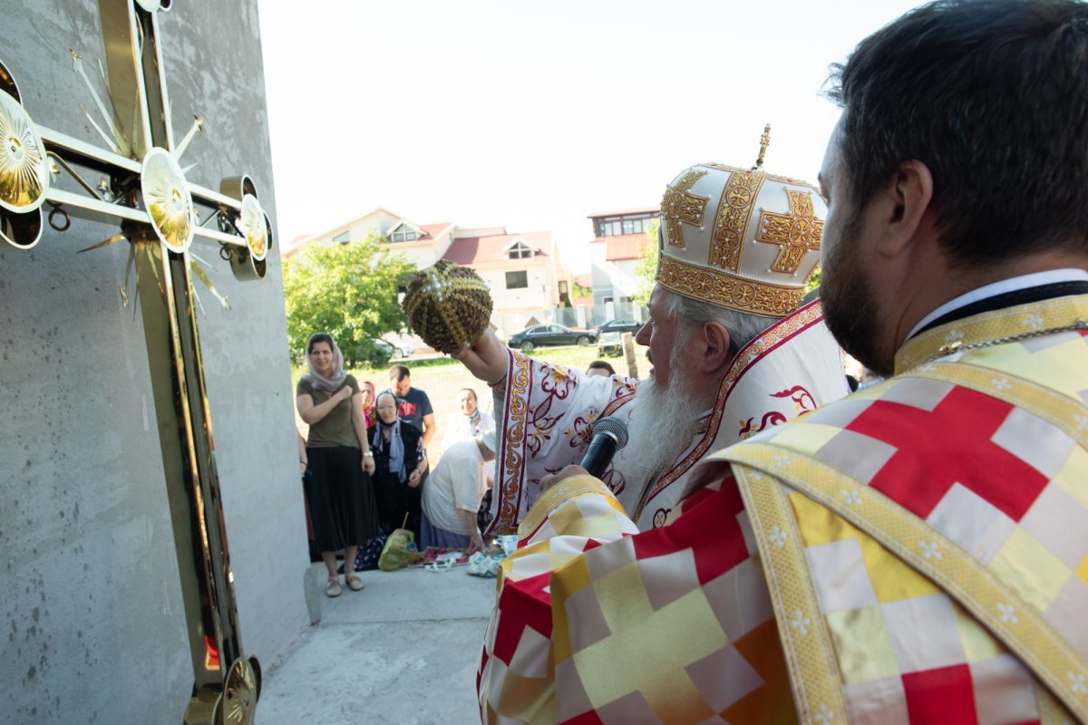 Binecuvântarea lucrărilor unui lăcaș de închinare bucureștean 218996