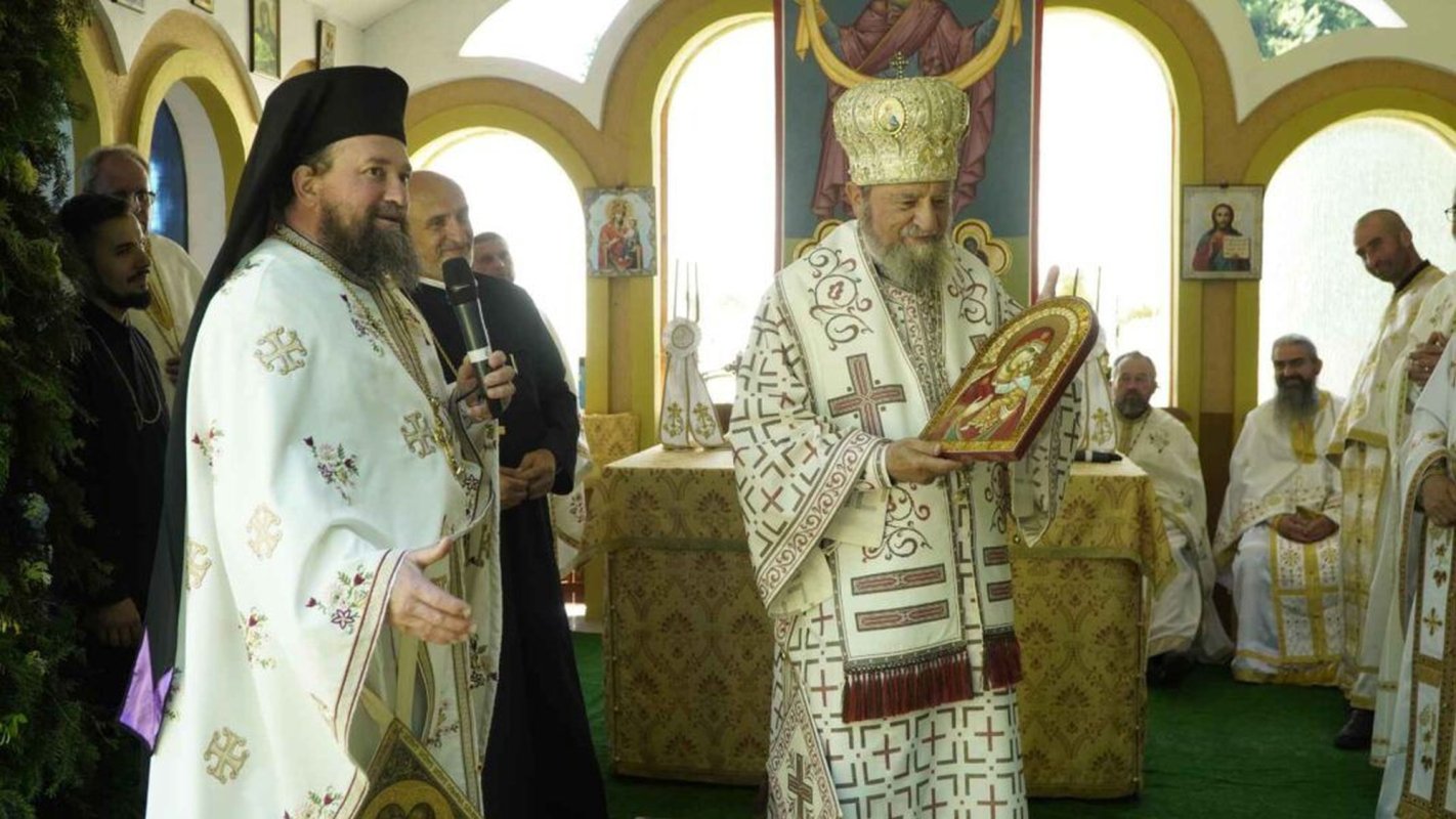 Binecuvântare arhierească la mănăstirea din Cârţişoara, judeţul Sibiu 219080