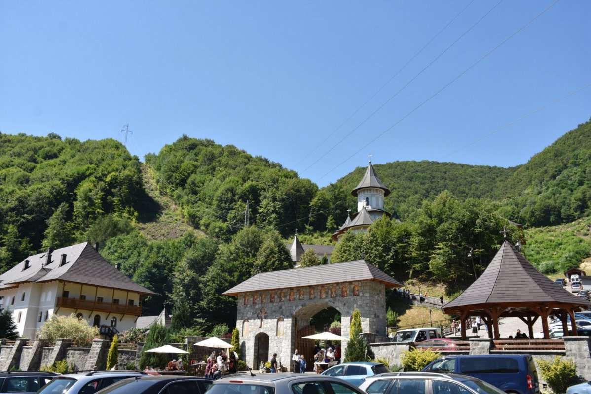 Sărbătoare la Mănăstirea Rebra‑Parva, din Ţara Năsăudului 219098