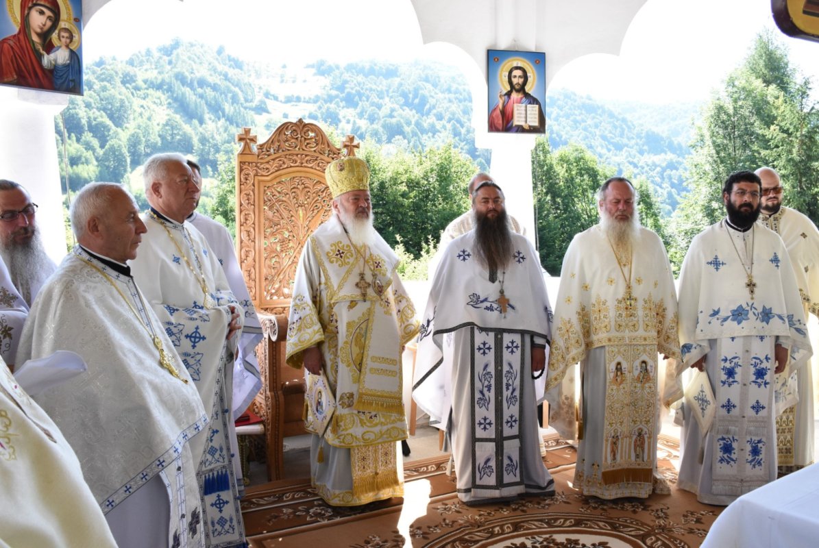 Sărbătoare la Mănăstirea Rebra‑Parva, din Ţara Năsăudului 219100