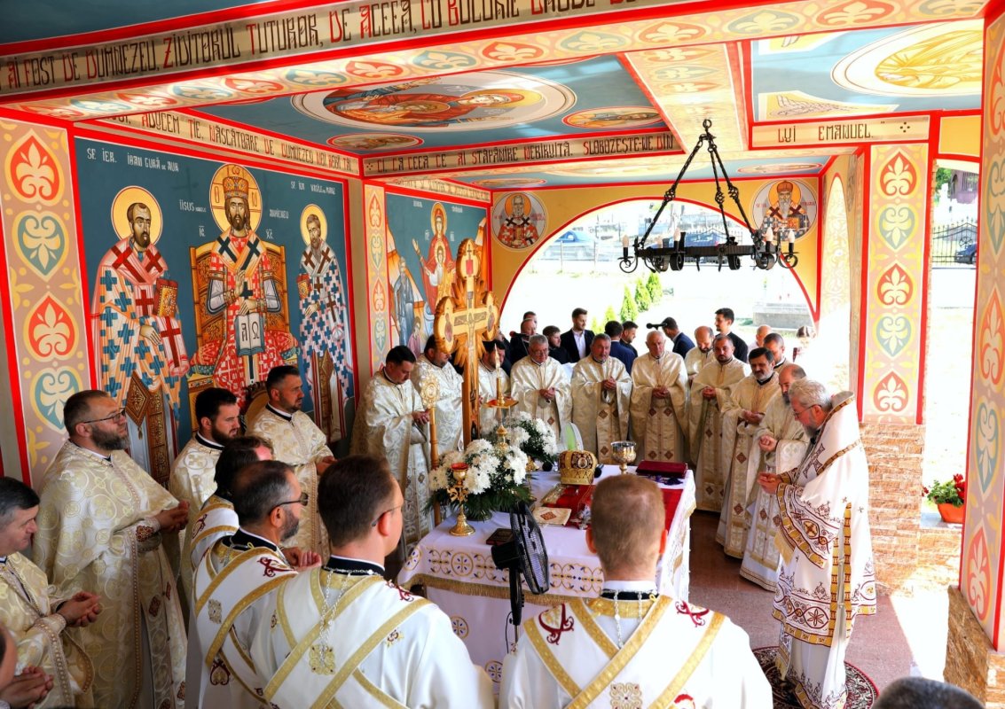 Slujire arhierească la Şindreşti, Maramureş 219200