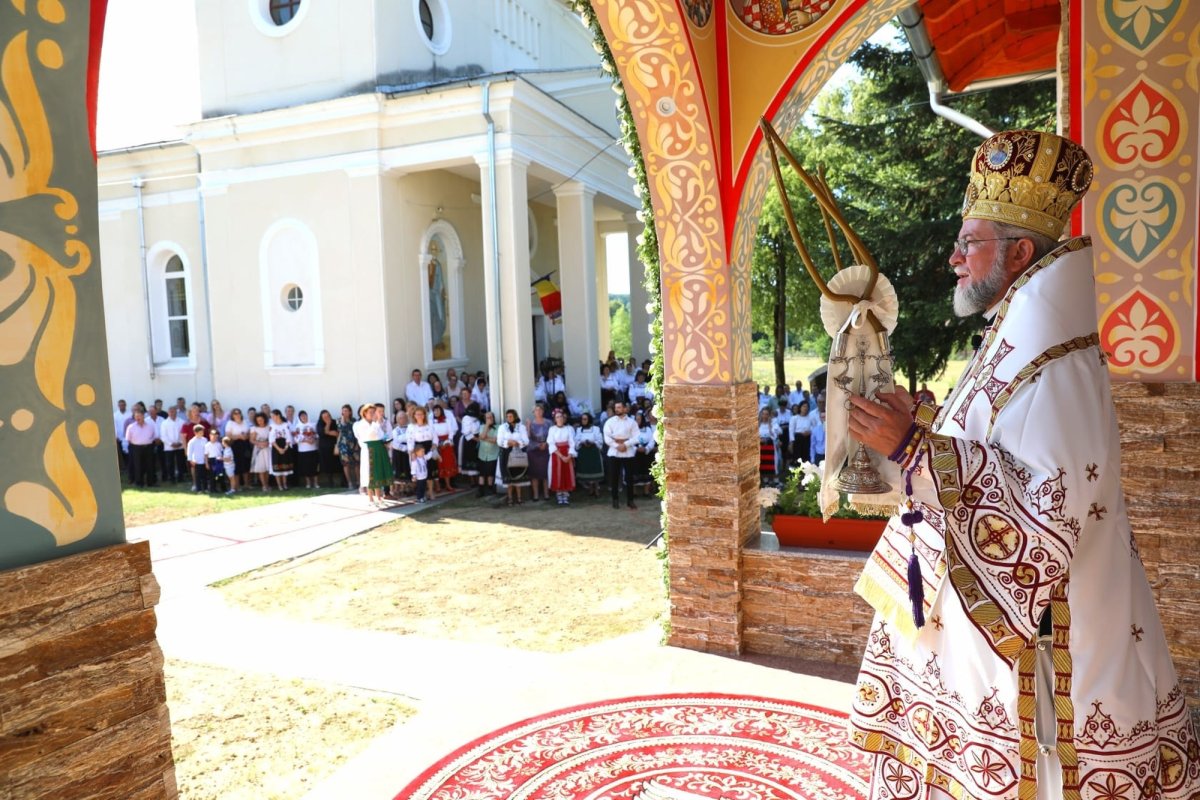 Slujire arhierească la Şindreşti, Maramureş 219201