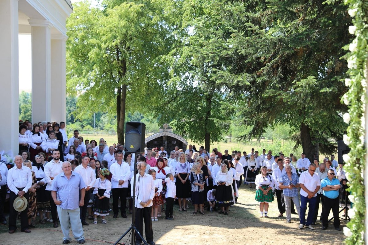 Slujire arhierească la Şindreşti, Maramureş 219203