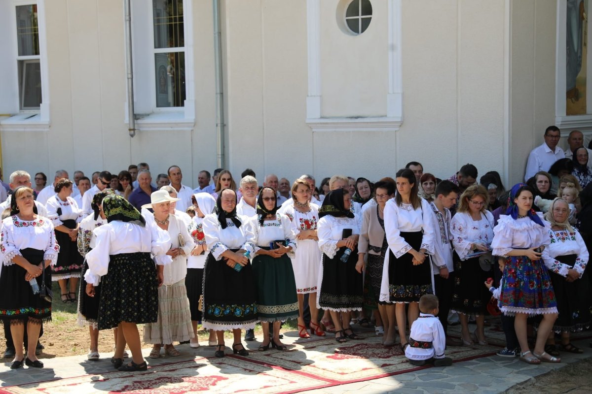 Slujire arhierească la Şindreşti, Maramureş 219204