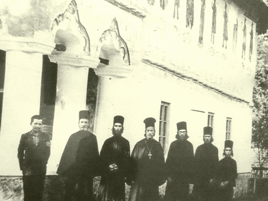 Nevoitori ai rugăciunii isihaste în lavra de la Lainici 218665