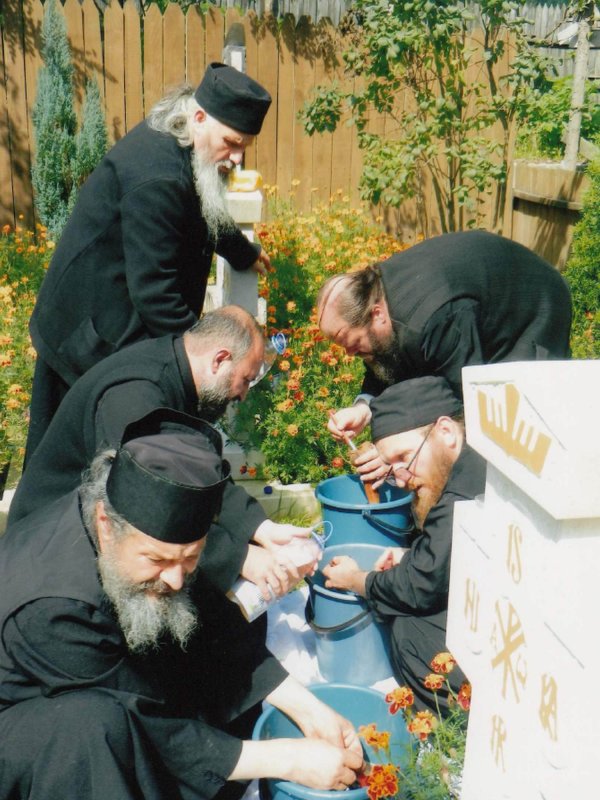 Nevoitori ai rugăciunii isihaste în lavra de la Lainici 218670